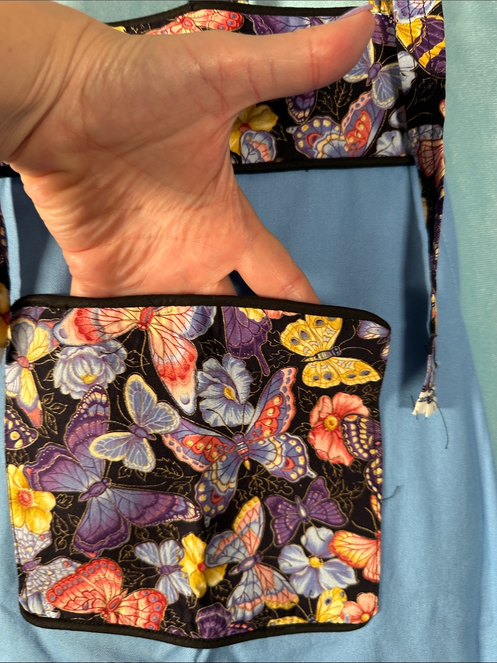 Butterfly Print Blue Cotton Apron with Front Pockets - Picture 2 of 4